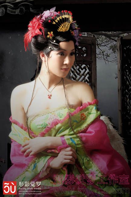形影觉罗反串摄影工作室